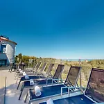 En Con Piscina Privada Y Vistas Al Mar By Family Homes *